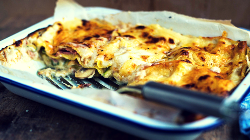 Italiaans gevulde courgette met gehakt en kaas