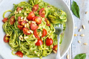 courgetti met verse basilicumpesto