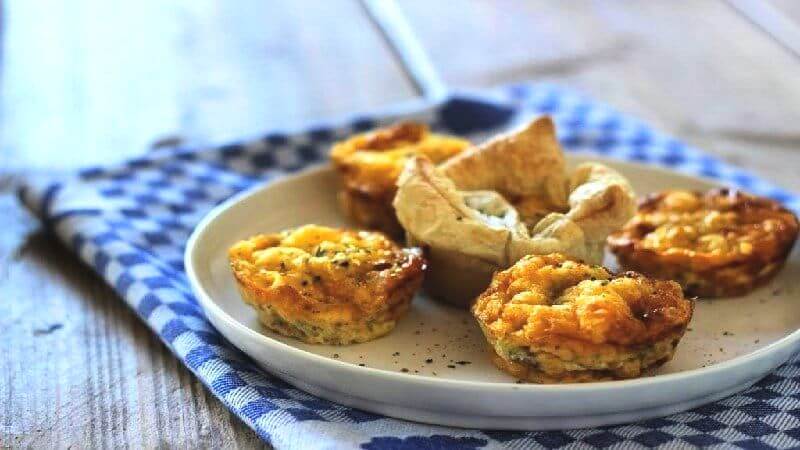 ei-muffins met spinazie en tomaat