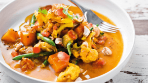 geroosterde rode paprika curry in een kom