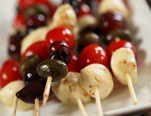 Tomatenspiesje met mozzarella en olijf